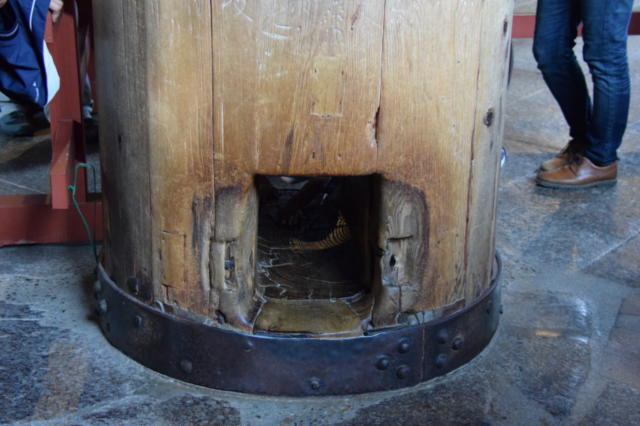 東大寺 大仏殿 柱の穴くぐり
